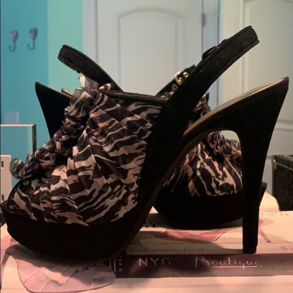 Guess Black and White Heels